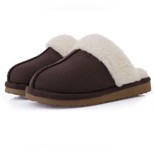 Women’s Fuzzy Memory Foam Slippers - size 8/9
